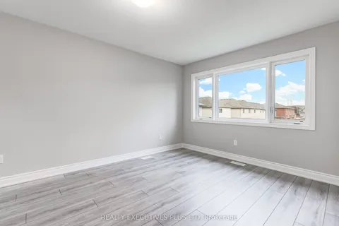 15 Venture Way N/A, ON L2V 0G9