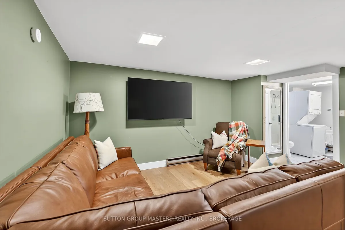 806 Portsmouth Avenue, ON K7M 1W7