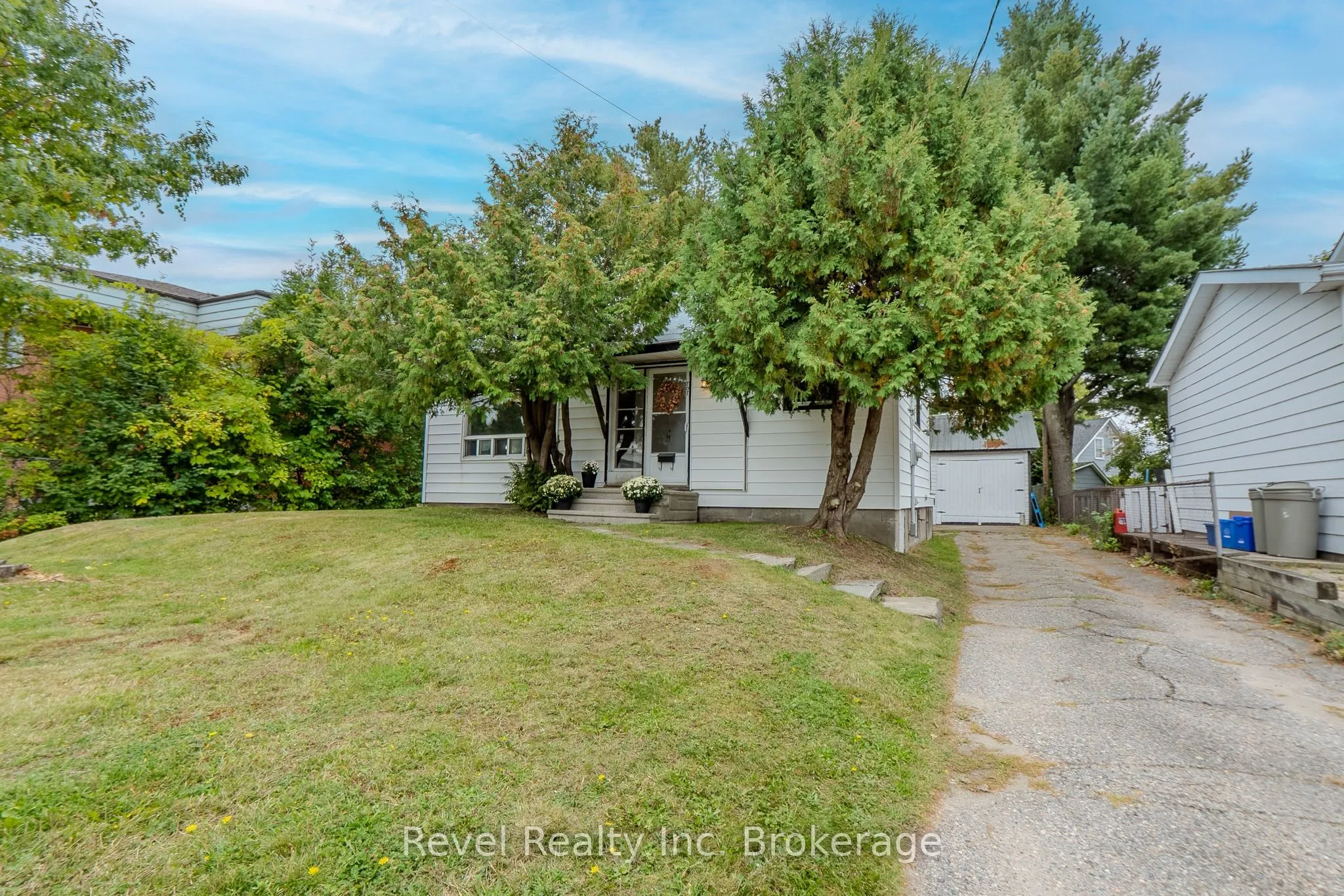 707 Bloem Street, ON P1B 4Z5