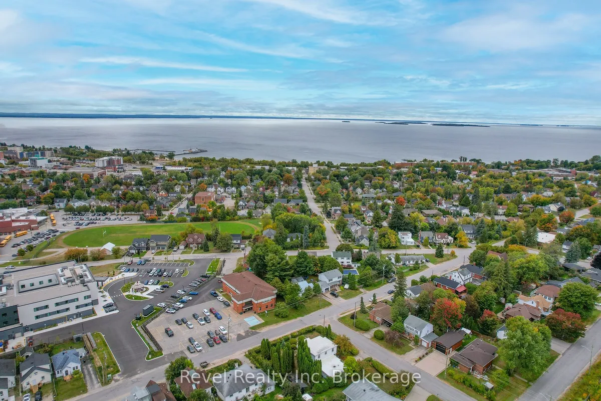 707 Bloem Street, ON P1B 4Z5