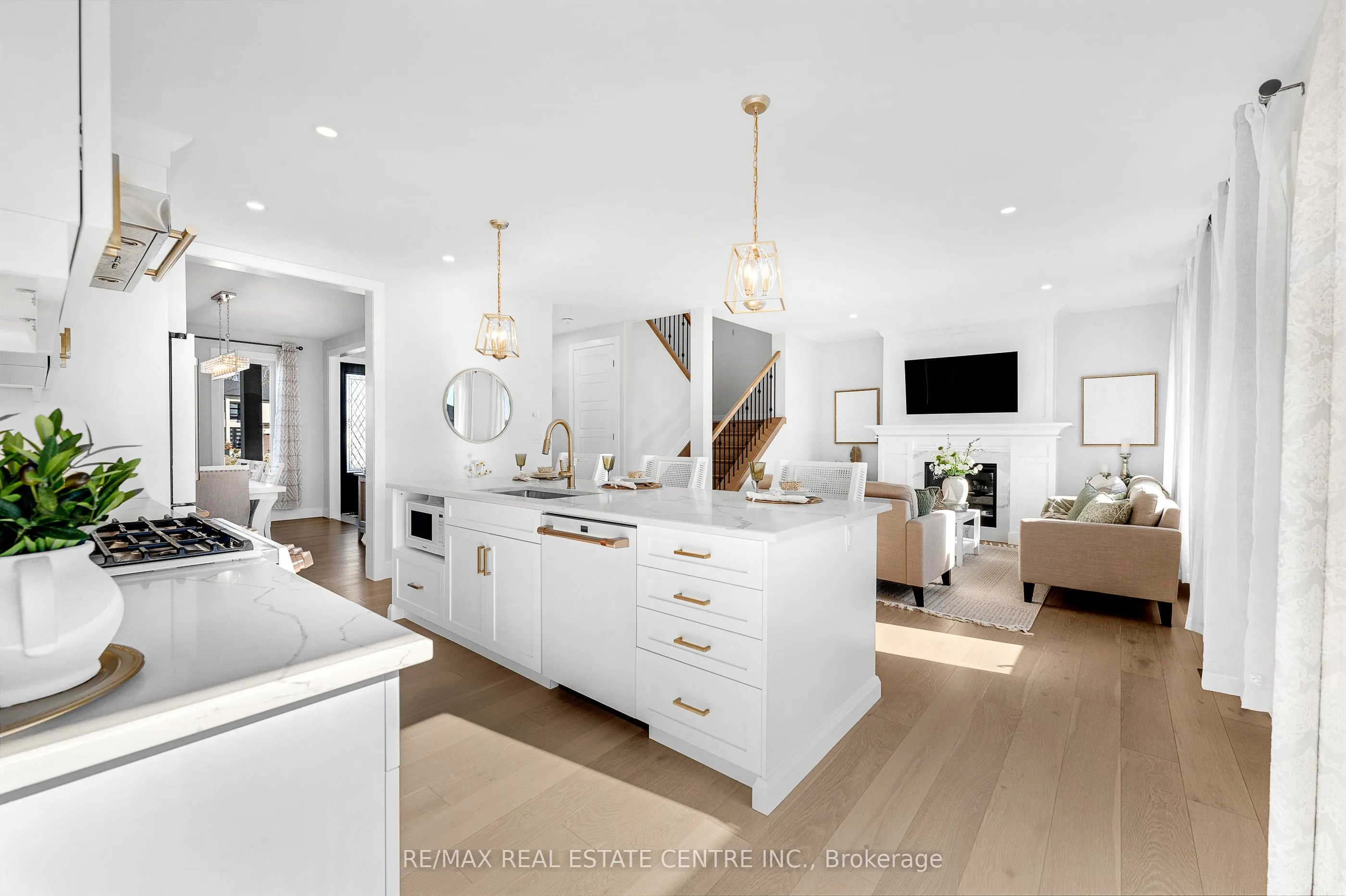 77 Noble Court, ON N9V 0G8