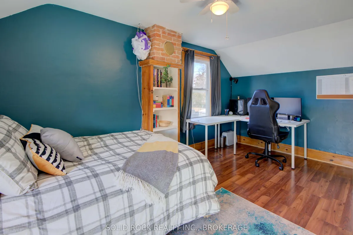 204 King Street, ON K7G 2G6