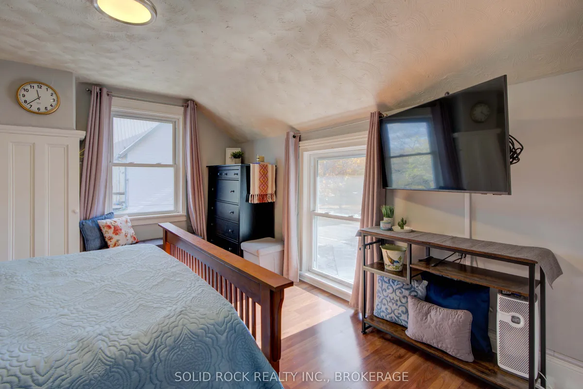 204 King Street, ON K7G 2G6