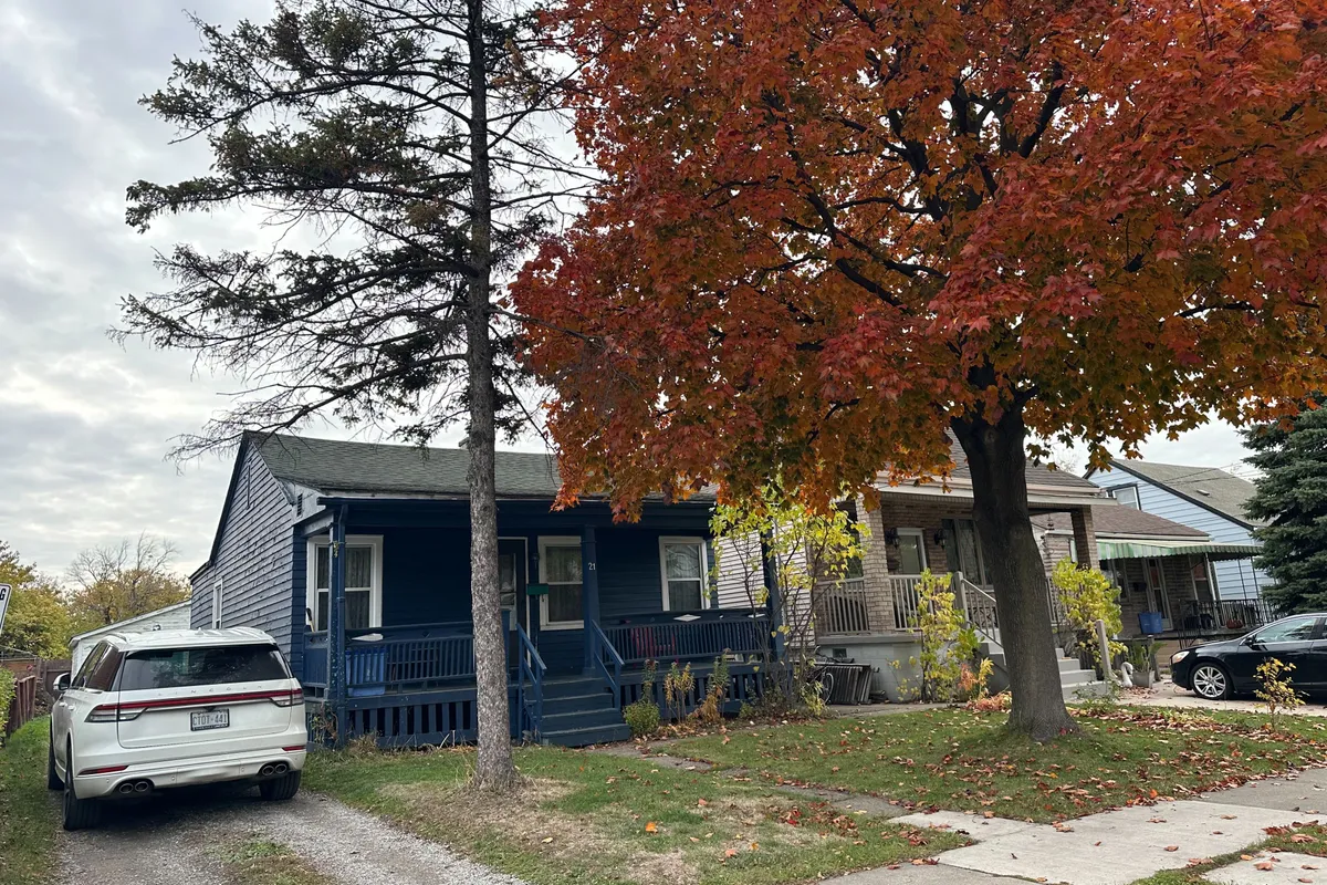 21 Stapleton Avenue, ON L8H 3N4