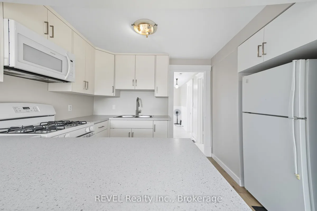 14 Bond Street, ON L2R 4Z2