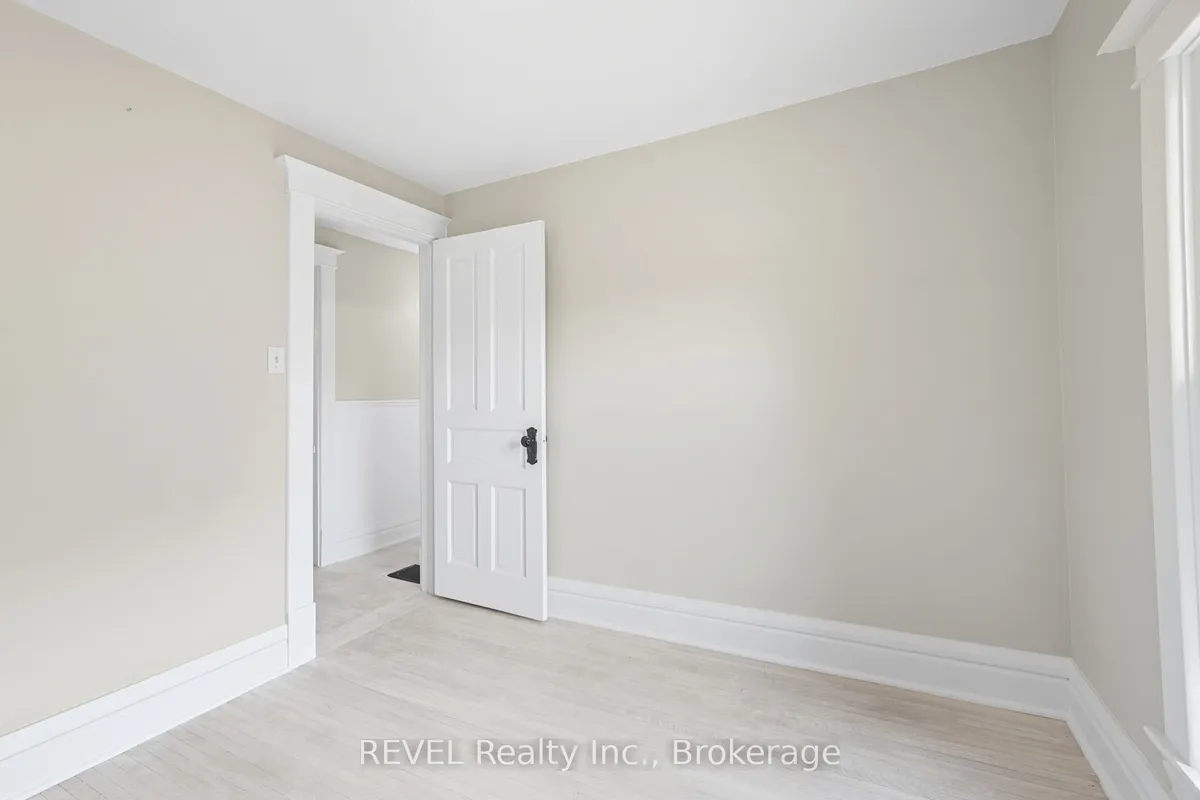 14 Bond Street, ON L2R 4Z2