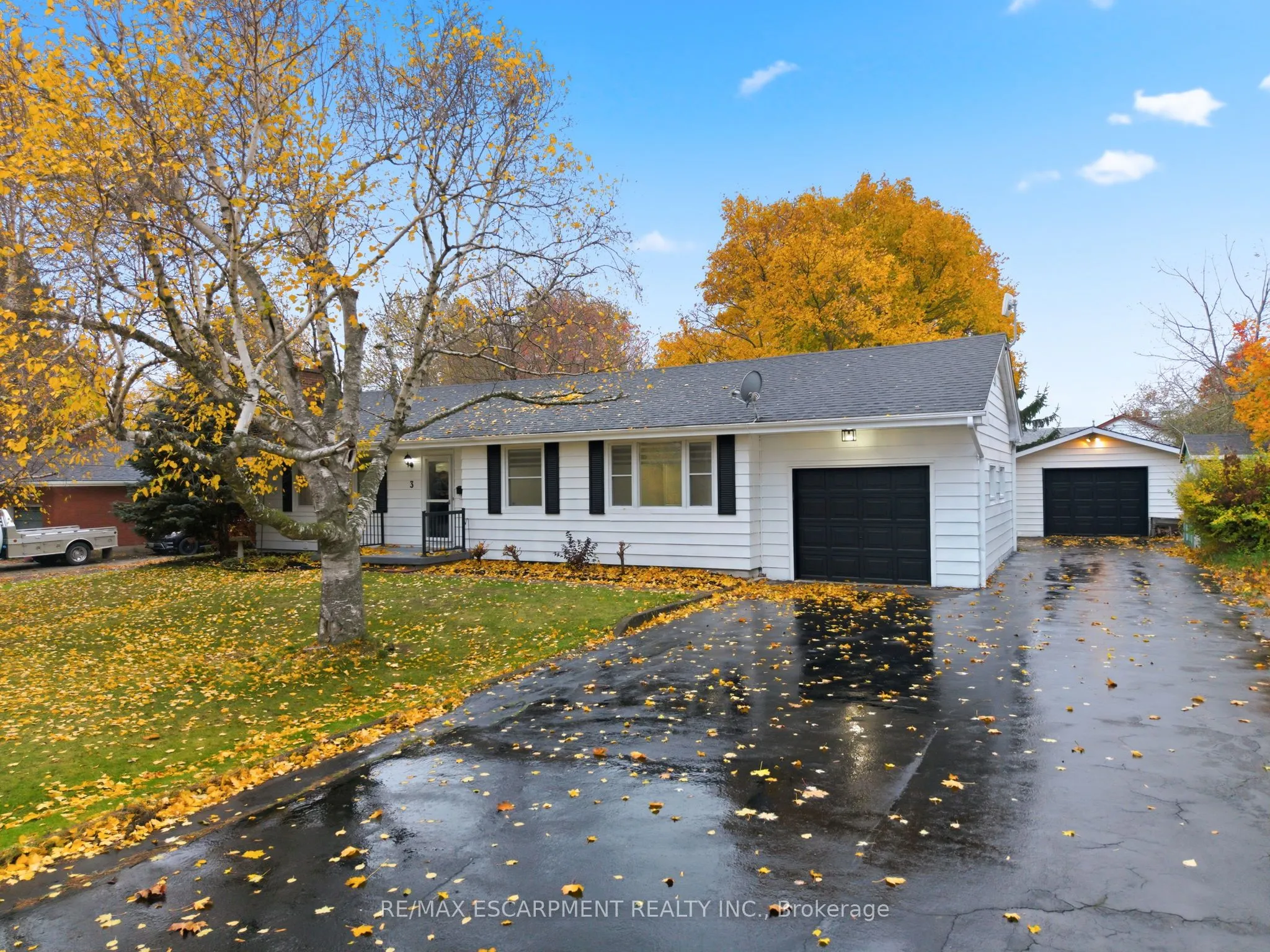 3 Algonquin Avenue, ON L9H 7K9