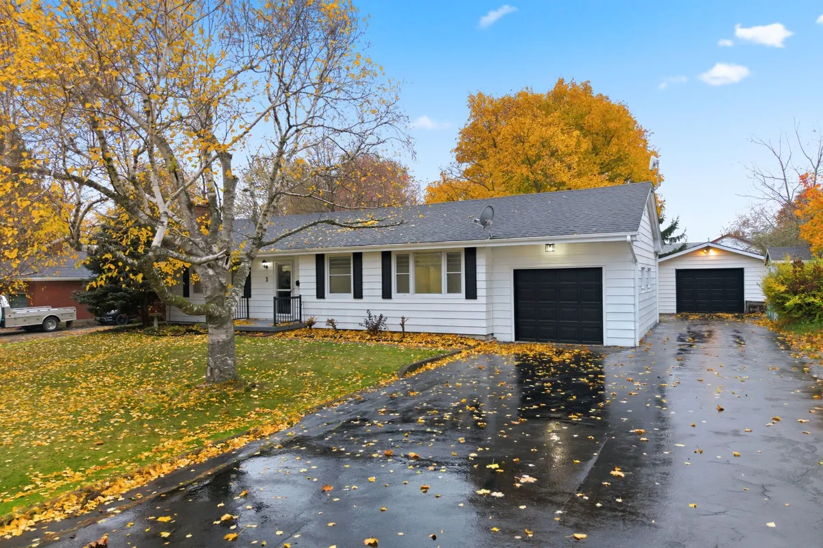 3 Algonquin Avenue, ON L9H 7K9