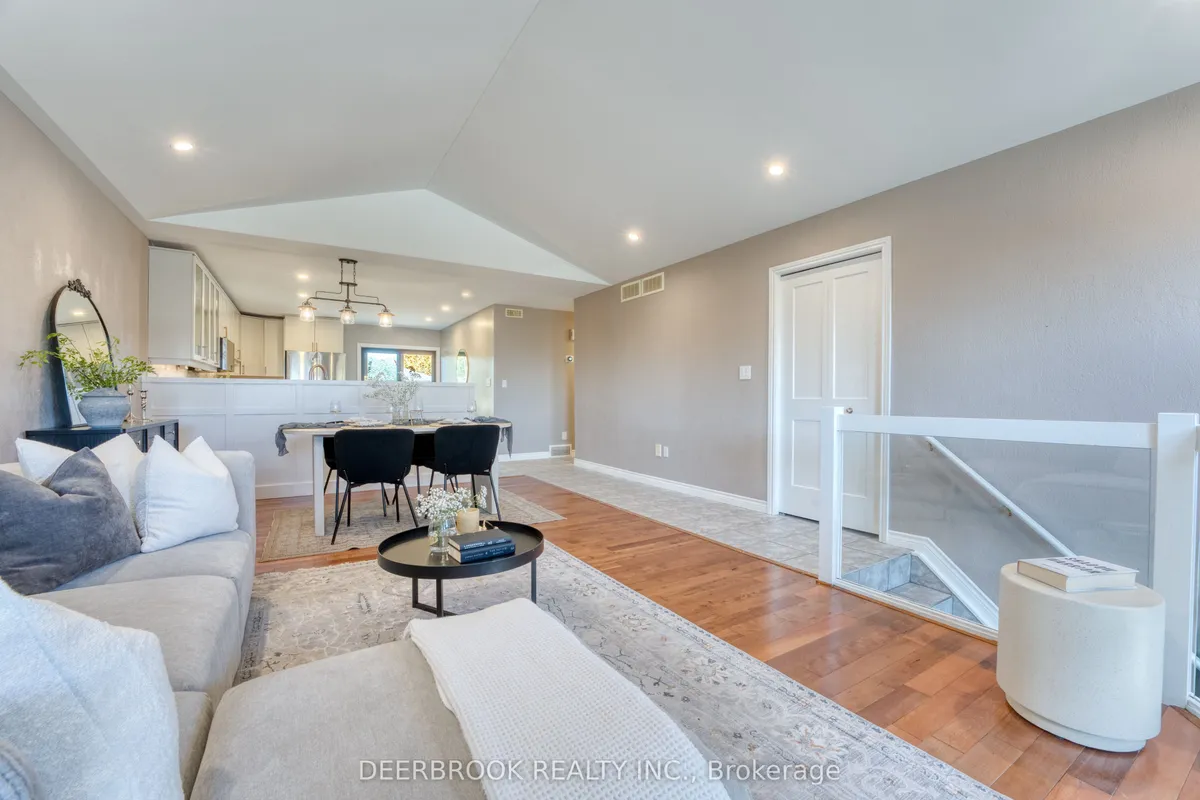 4335 St. Clair Avenue, ON N9H 2N3