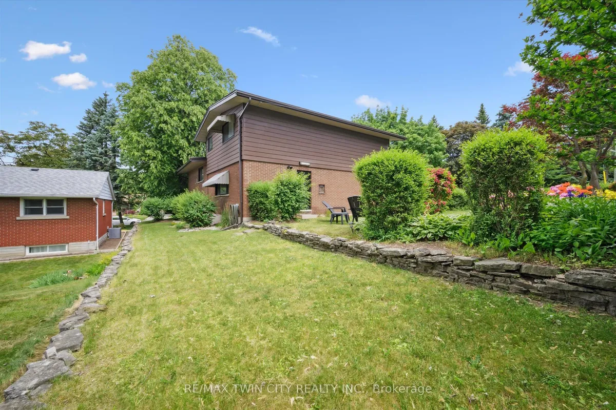 321 Dixon Street, ON N2G 3G1