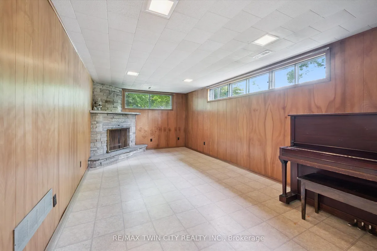 321 Dixon Street, ON N2G 3G1