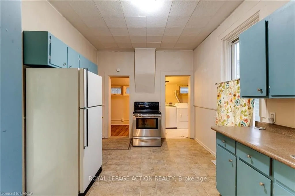 257 Grand River Avenue, ON N3T 4Y5