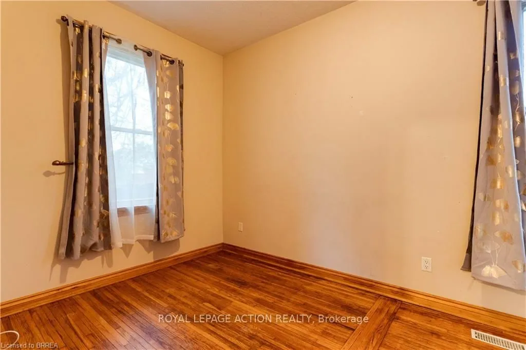 257 Grand River Avenue, ON N3T 4Y5