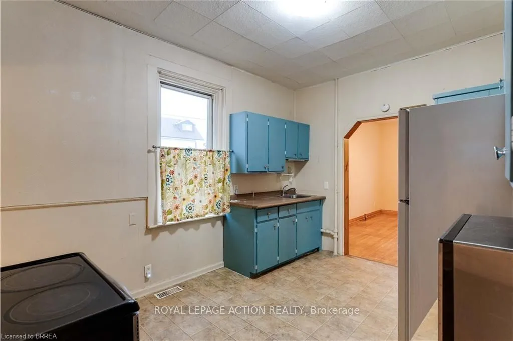 257 Grand River Avenue, ON N3T 4Y5