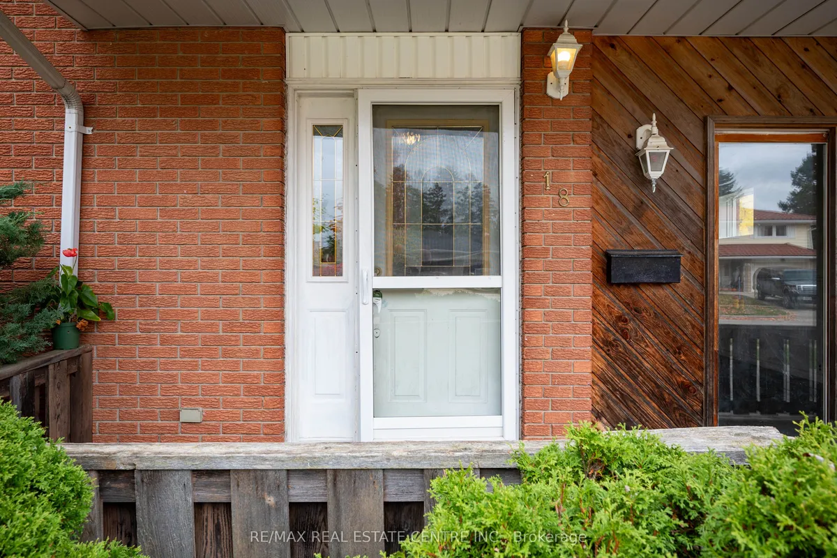 18 Kingston Crescent, ON N2B 2T7