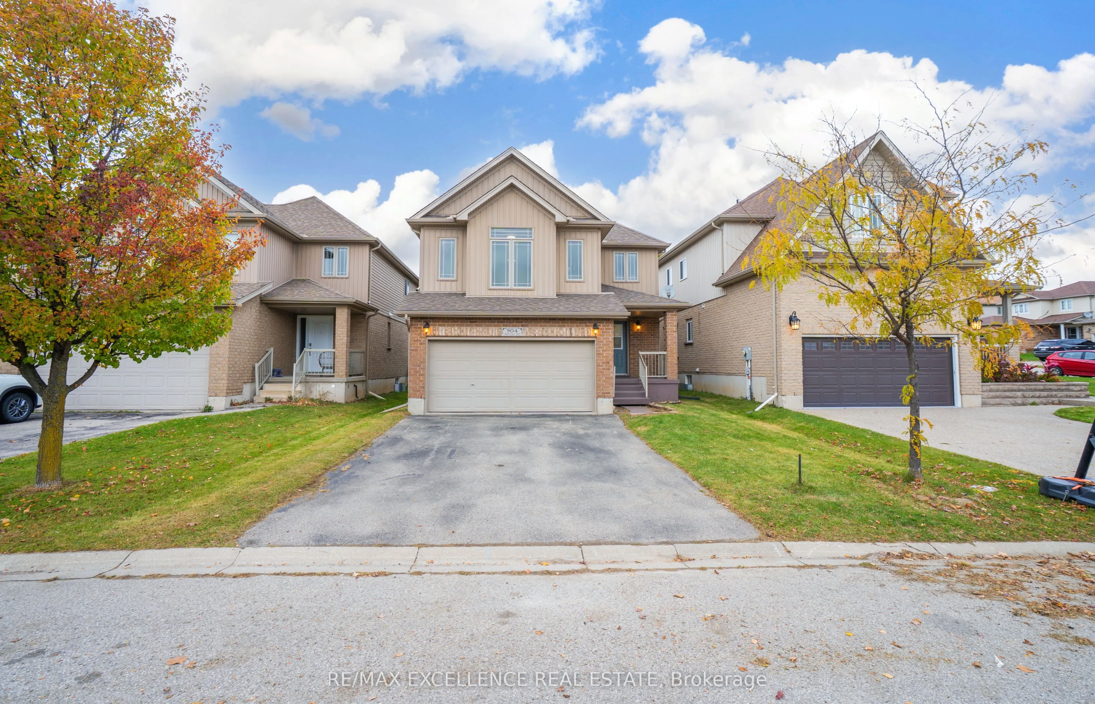 904 Frontenac Crescent, ON N4V 0A8