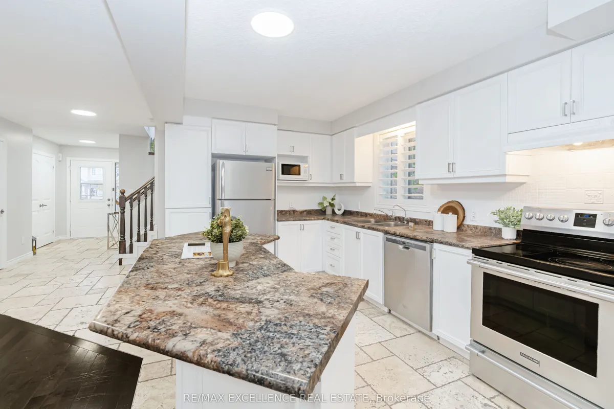 904 Frontenac Crescent, ON N4V 0A8