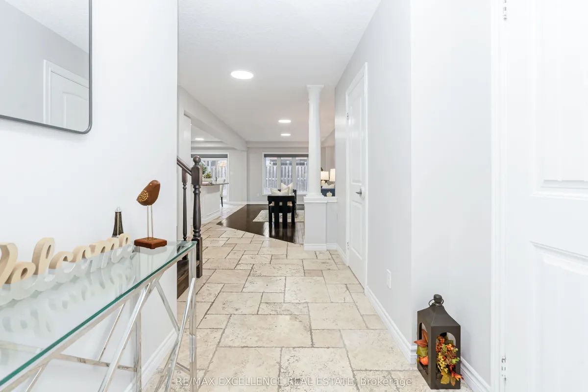 904 Frontenac Crescent, ON N4V 0A8