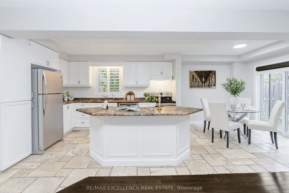 904 Frontenac Crescent, ON N4V 0A8