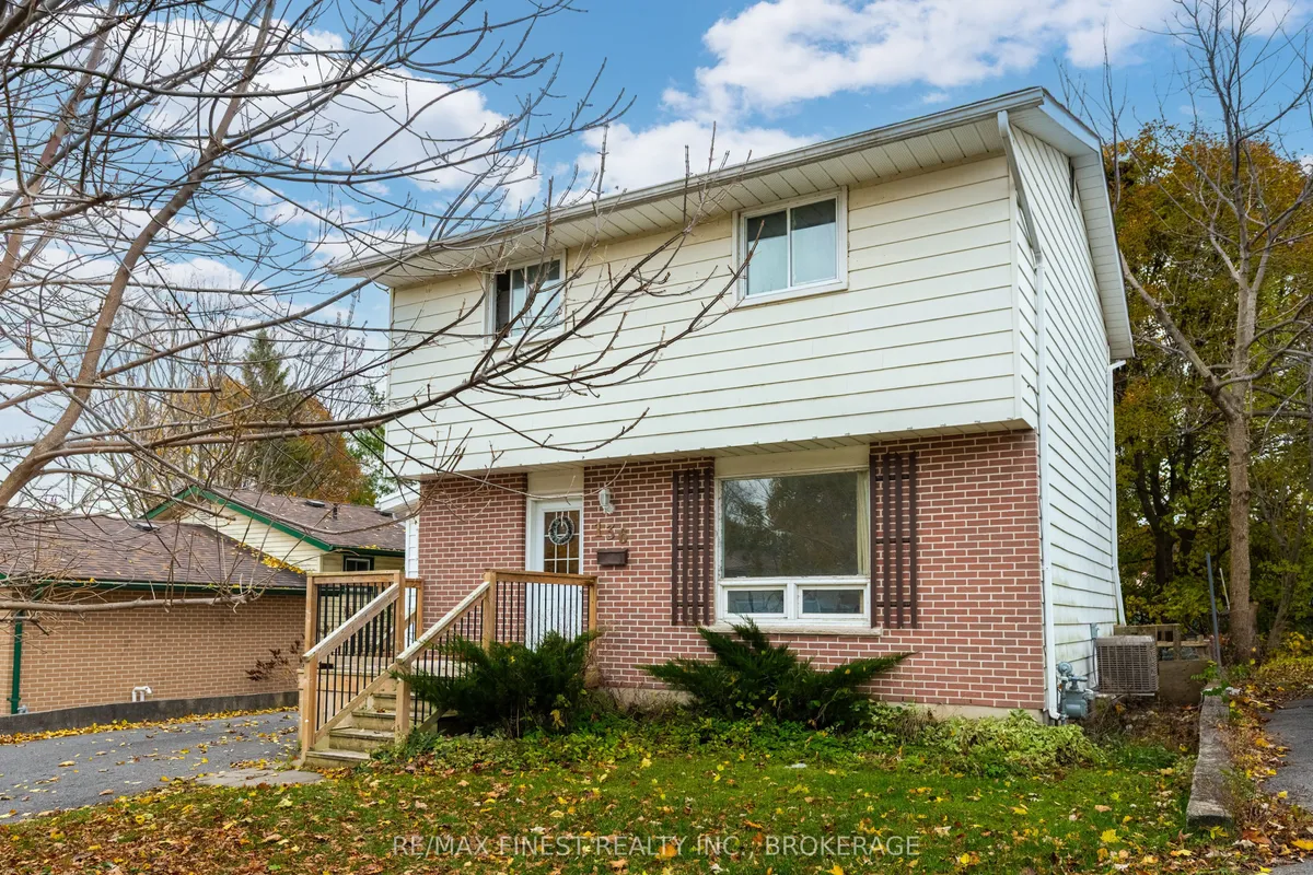 136 CALDERWOOD Drive, ON K7M 6M3