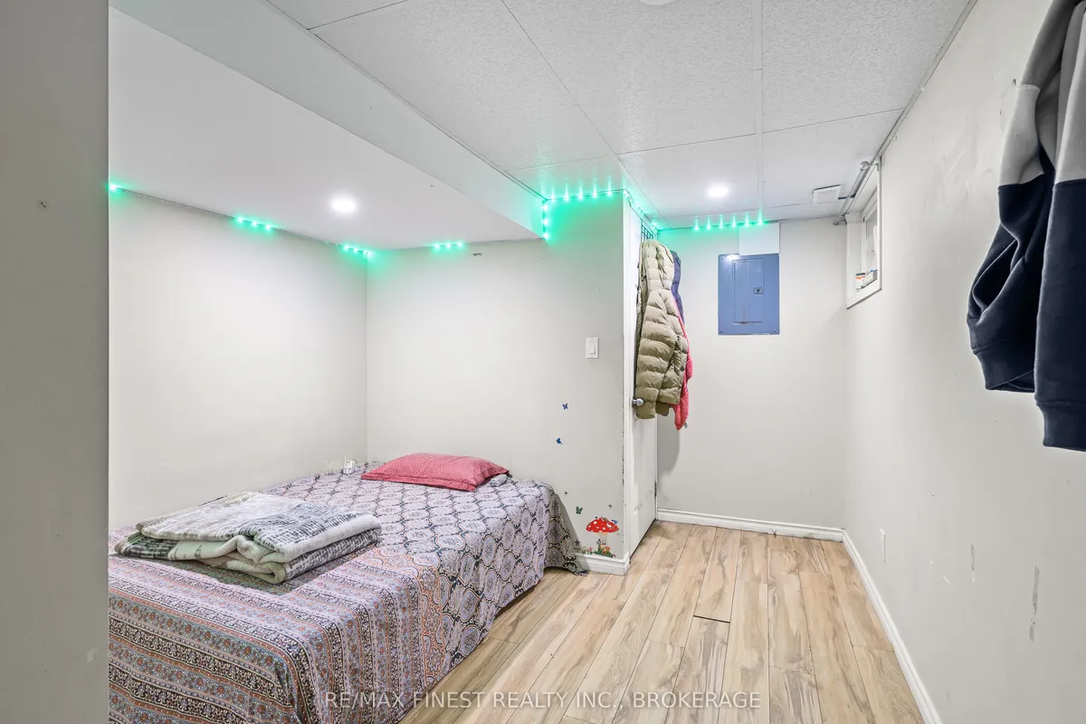 136 CALDERWOOD Drive, ON K7M 6M3