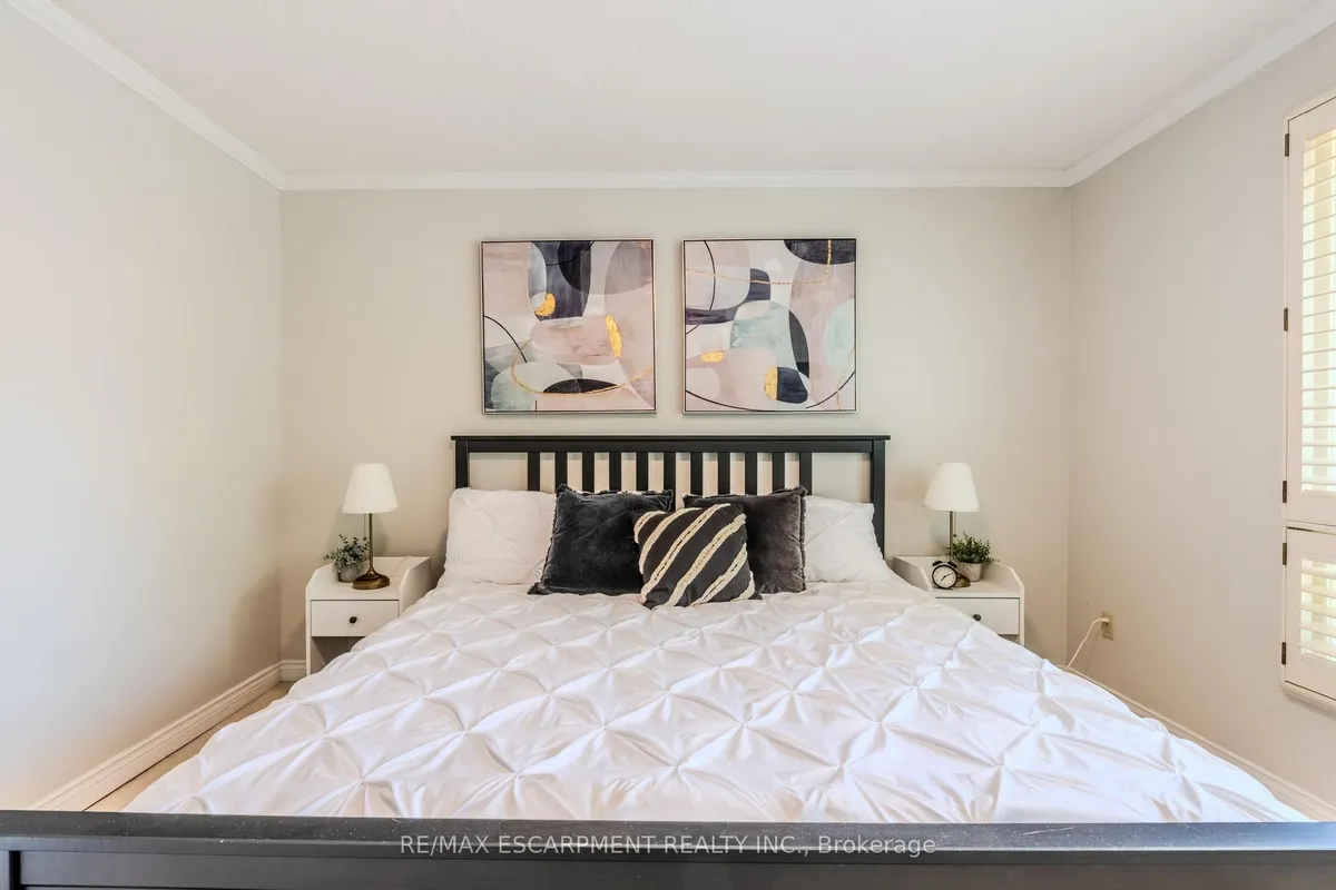 172 Hanover Place, ON L8K 5X6