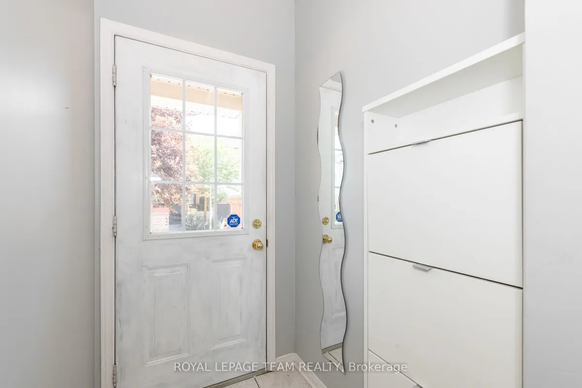 40 Manhattan Crescent, ON K2C 4B5