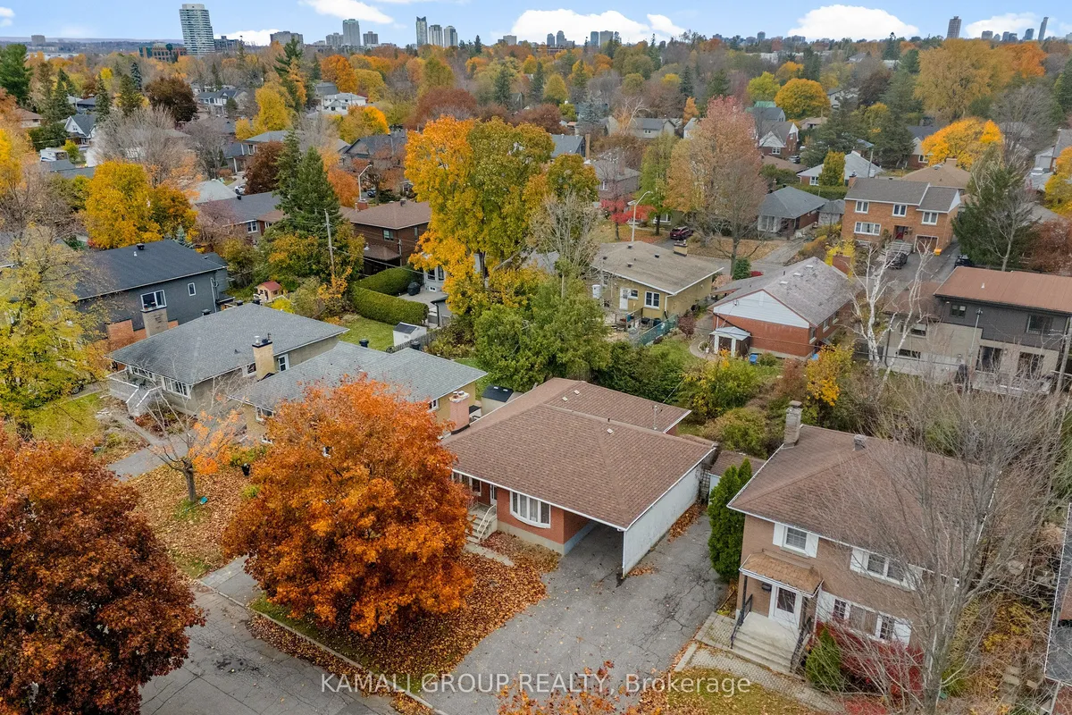 683 Courtenay Avenue, ON K2A 3B8