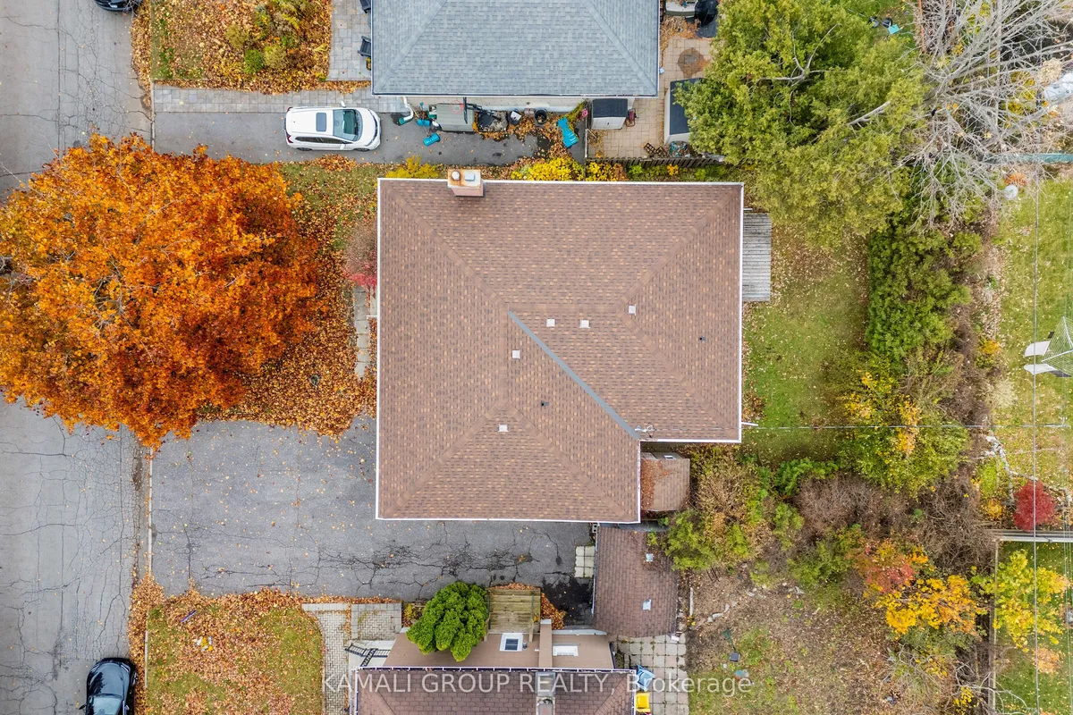 683 Courtenay Avenue, ON K2A 3B8