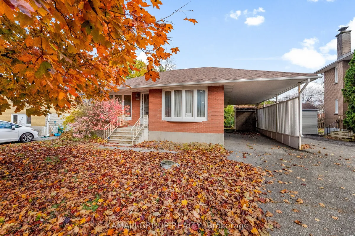 683 Courtenay Avenue, ON K2A 3B8