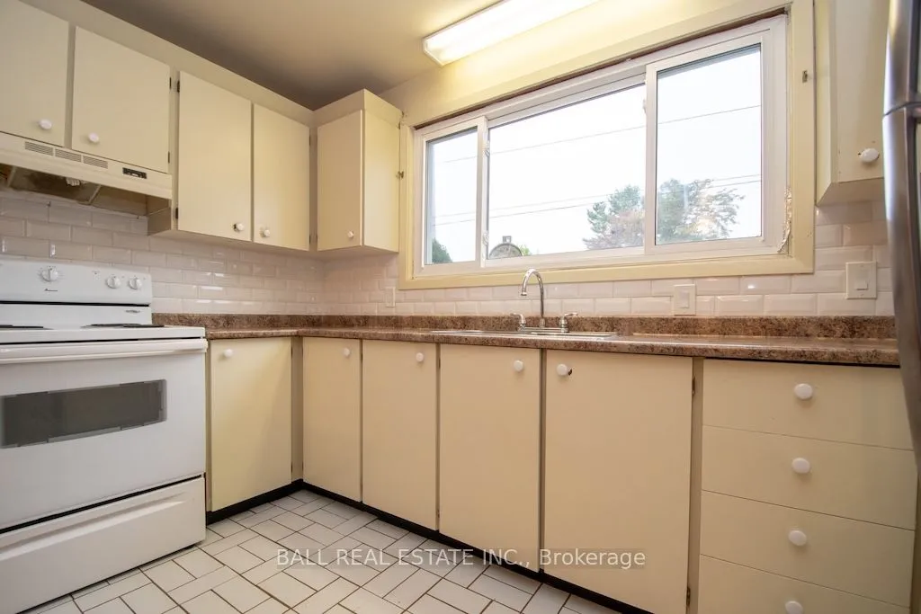 18 Scriven Boulevard, ON L1A 3R2