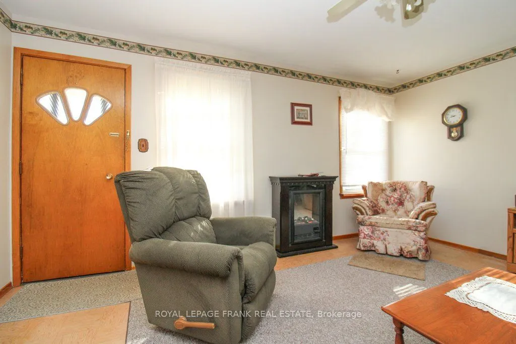 512 Glengarry Avenue, ON K9H 4Y4