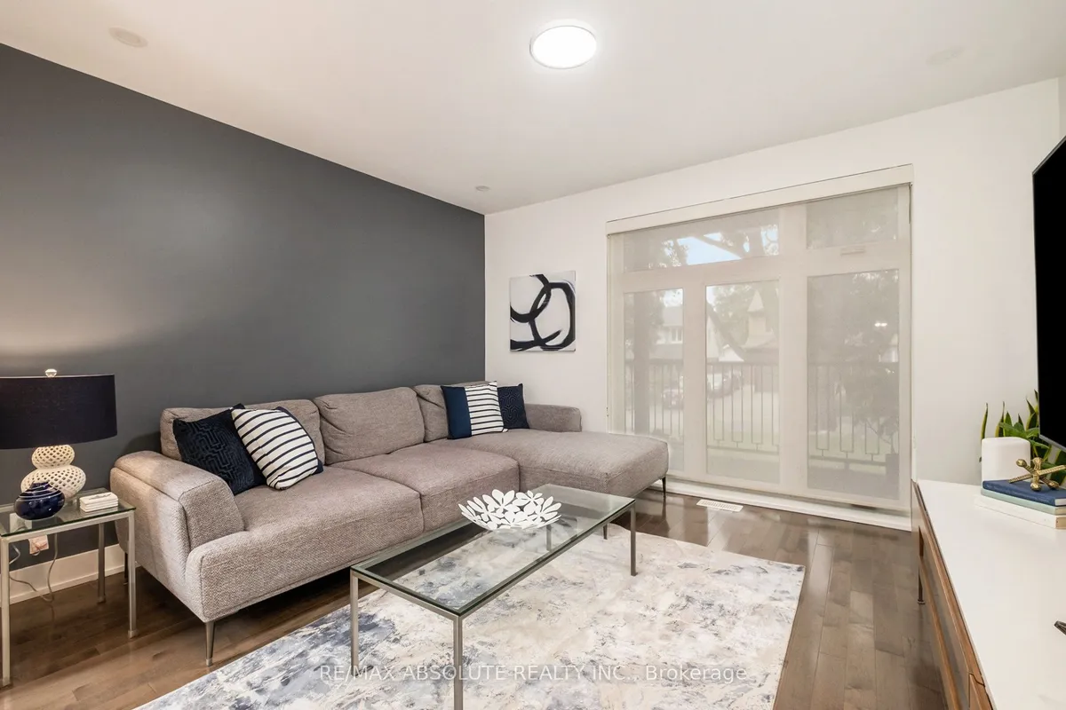 160 BEGONIA Avenue, ON K1H 6E4