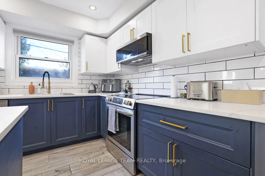 171 Fourth Avenue, ON K7S 1Z5