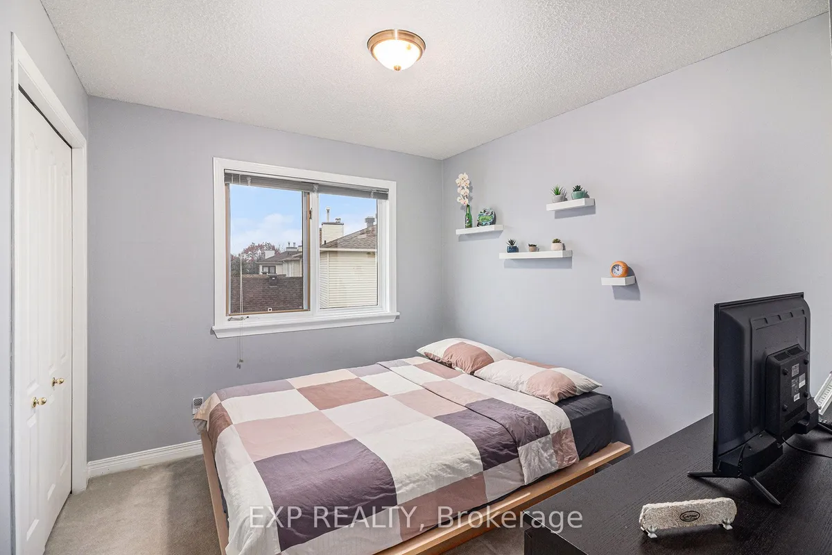 7 Forestglade Crescent, ON K1G 5X3