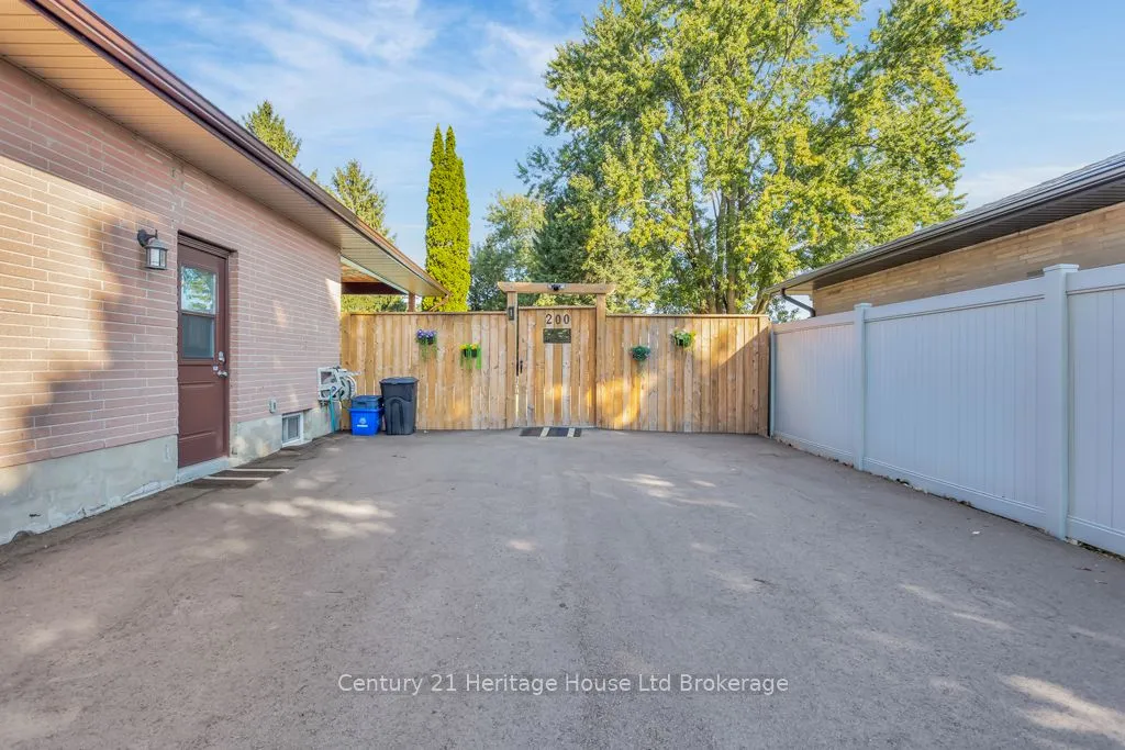 200 Elizabeth Street, ON N0M 2M0