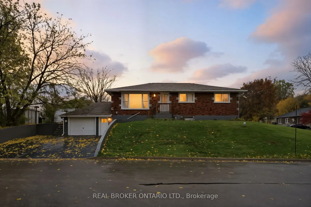 31 Oakwood Avenue, ON N3Y 1H5