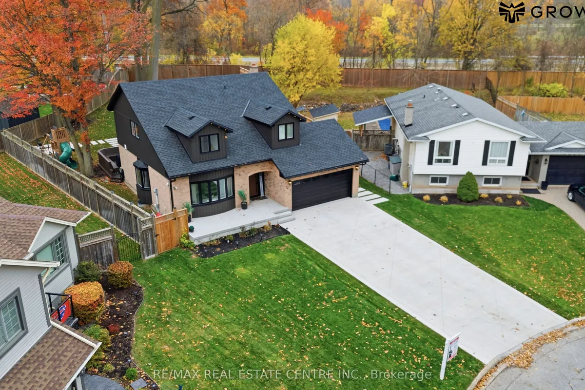 7411 Petrullo Court, ON L2H 2K4