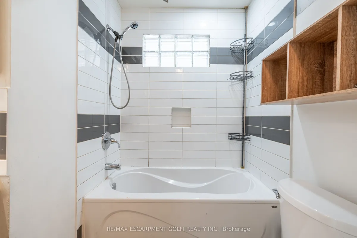 1221-1223 MAIN Street, ON L8K 1A5