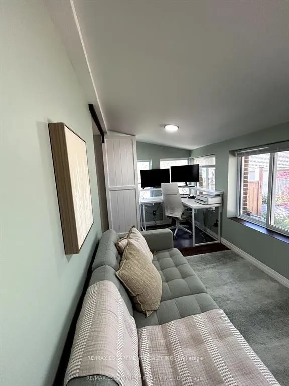 18 Flanders Avenue, ON L2M 5X3