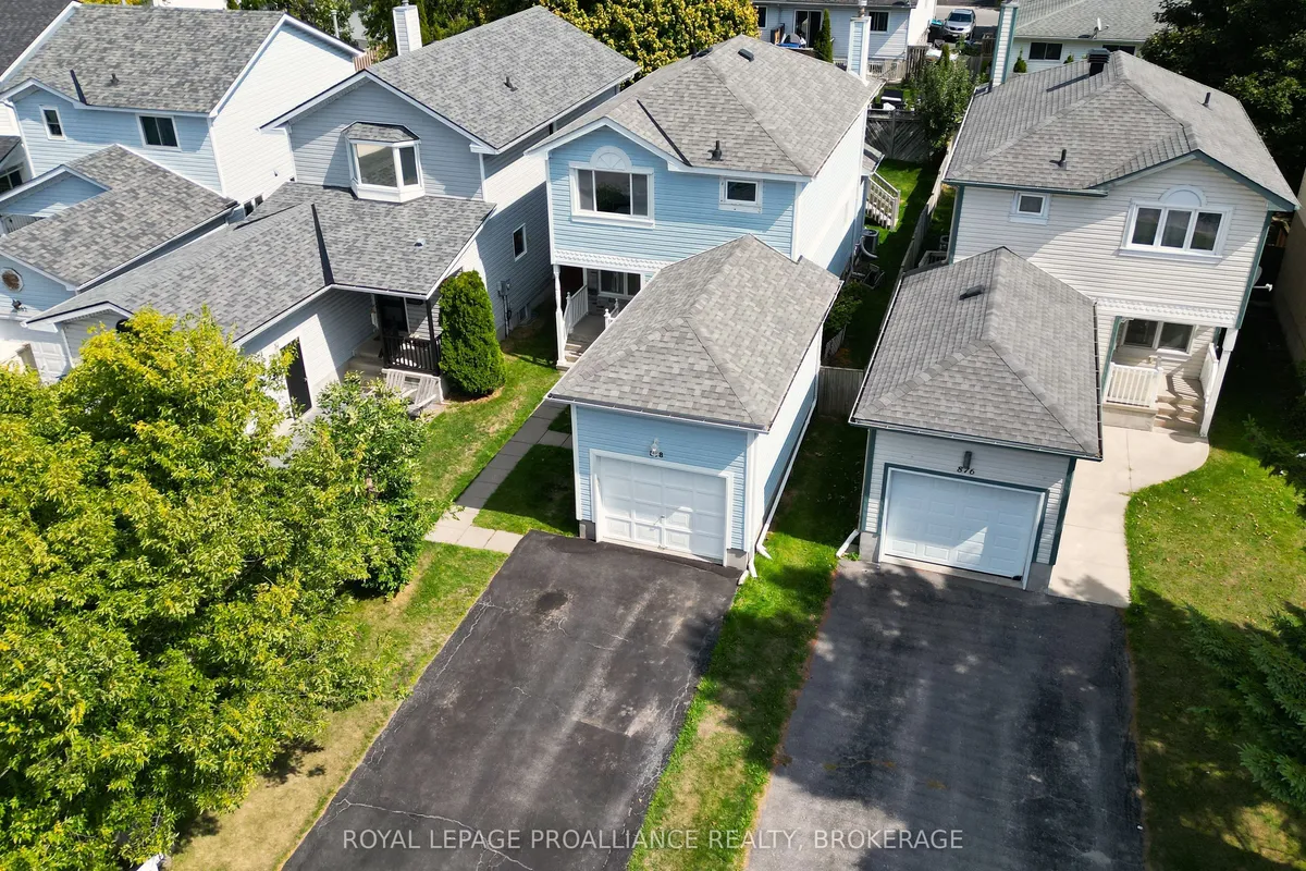 878 Walker Court, ON K7M 8L2