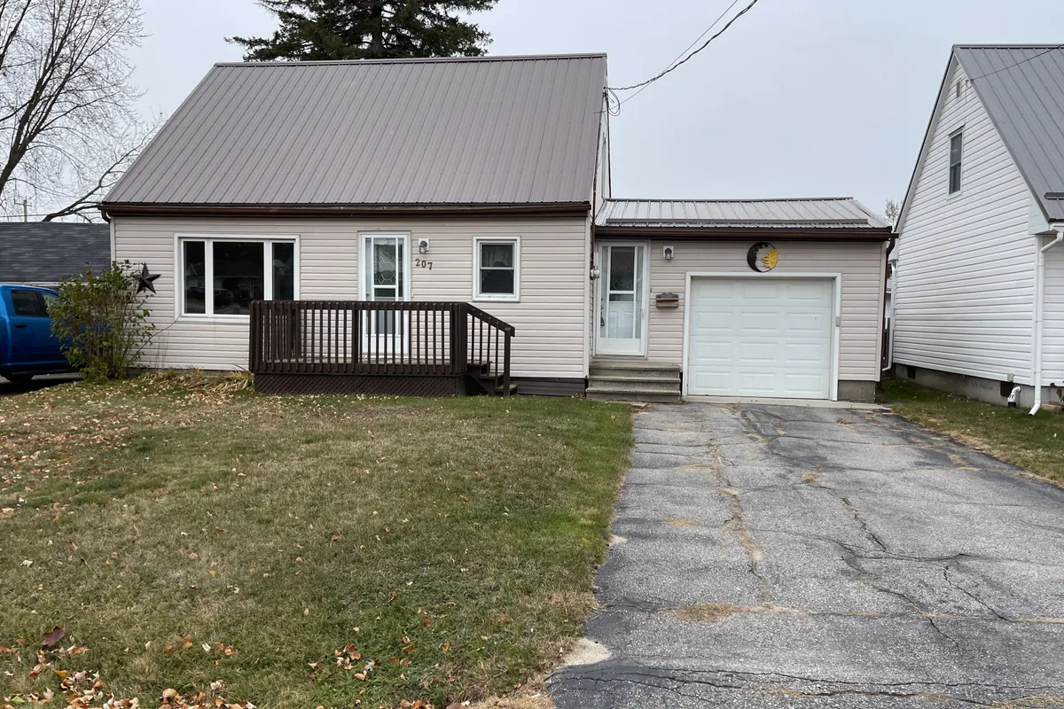 207 Lee Avenue, ON P1A 2K4