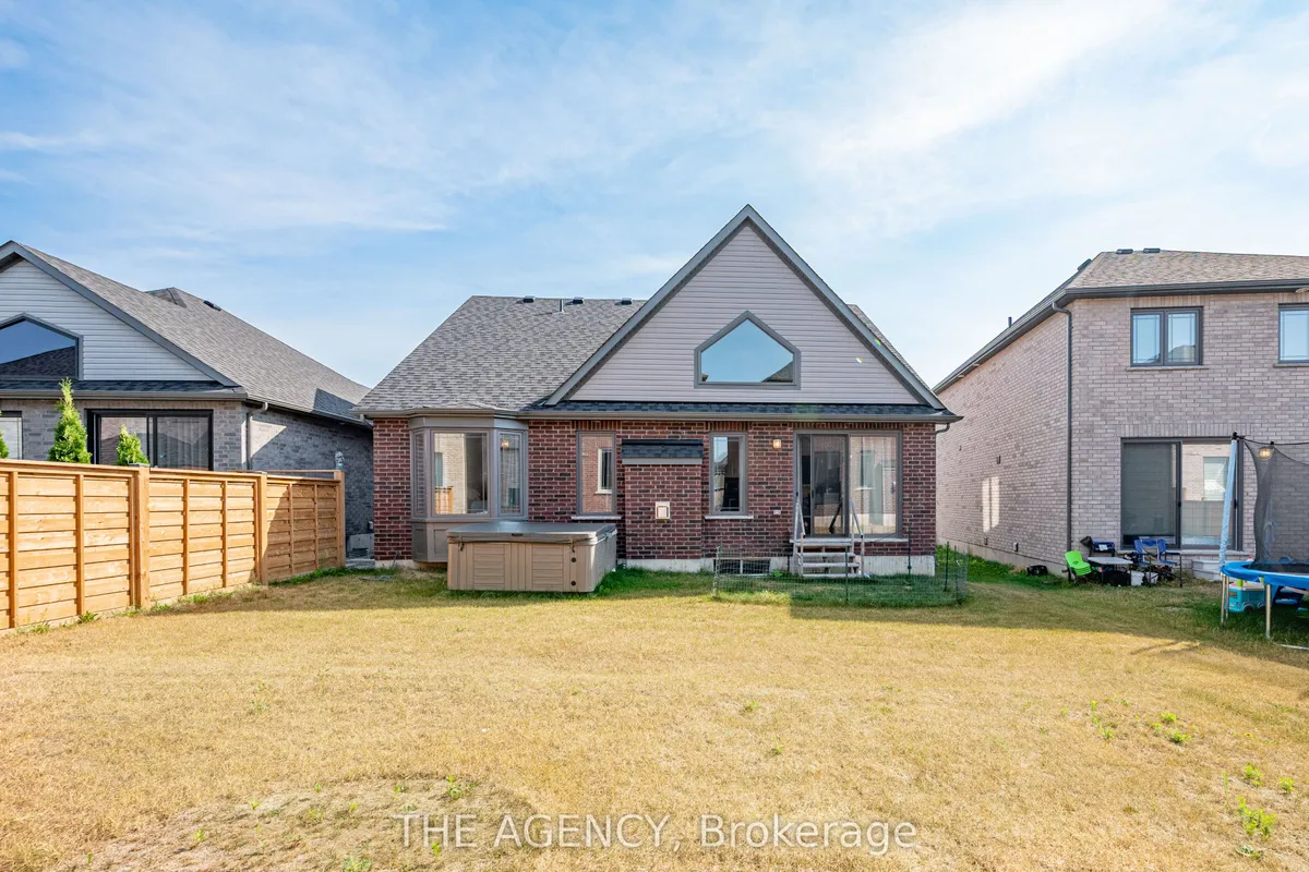 425 Melling Avenue, ON K9H 0J2