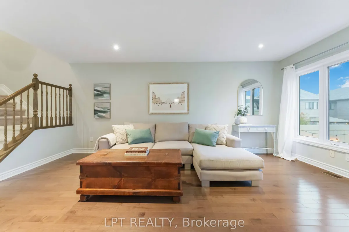 102 Calvington Avenue, ON K2T 0H7