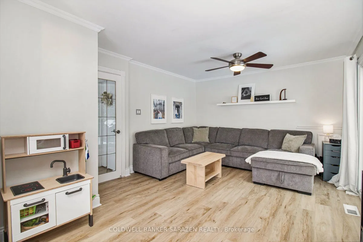 118 Tyndal Street, ON K7S 3G7