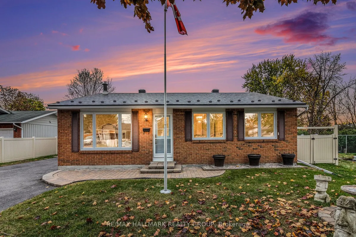 1366 METZ Crescent, ON K1K 3Z5