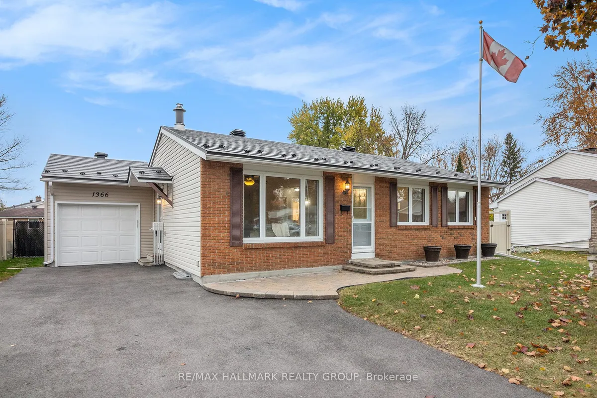 1366 METZ Crescent, ON K1K 3Z5