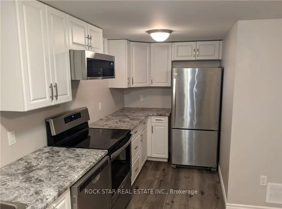 34 PRESTON Place, ON L3C 3K3