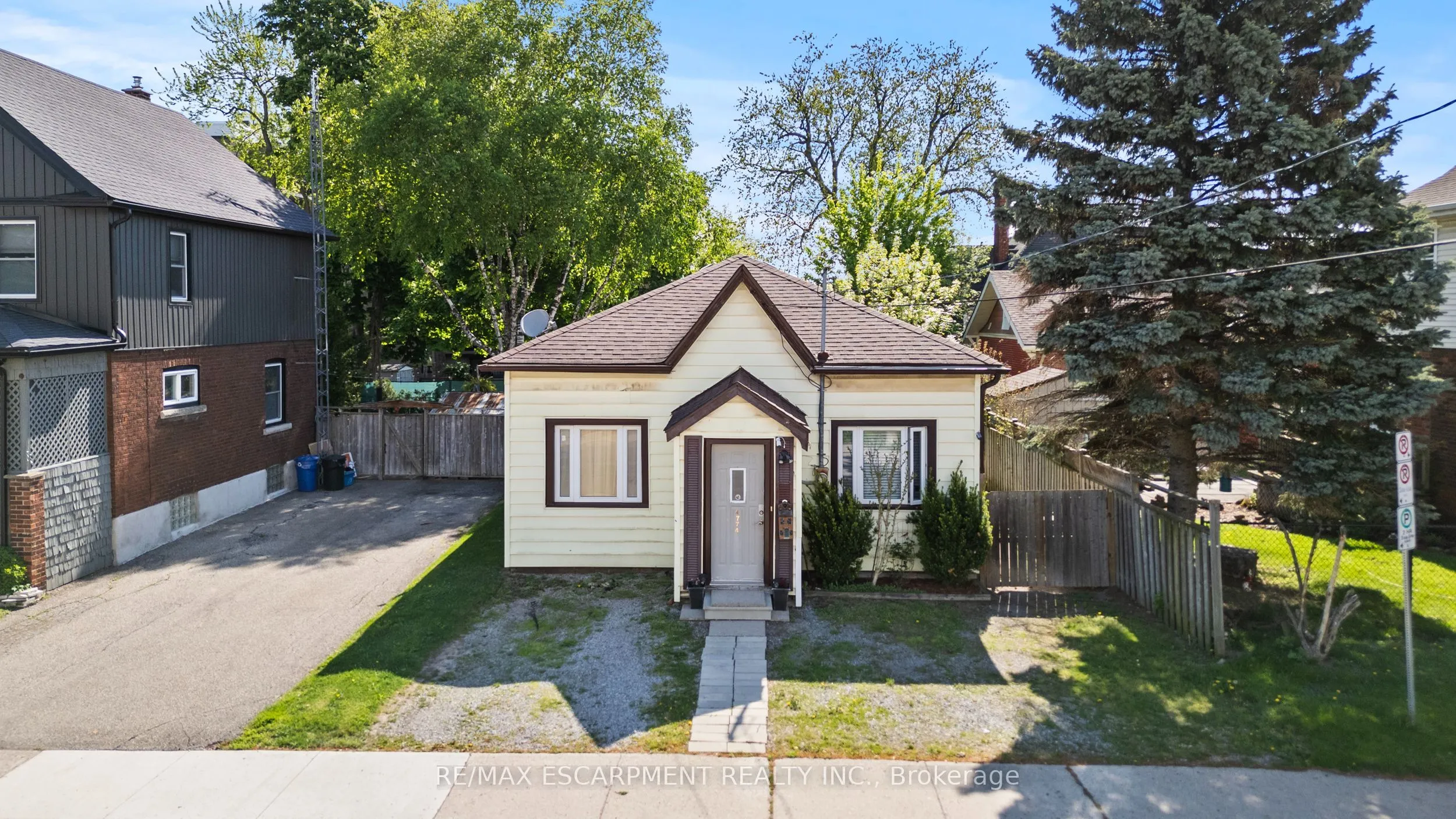 4774 Saint Clair Avenue, ON L2E 3T1