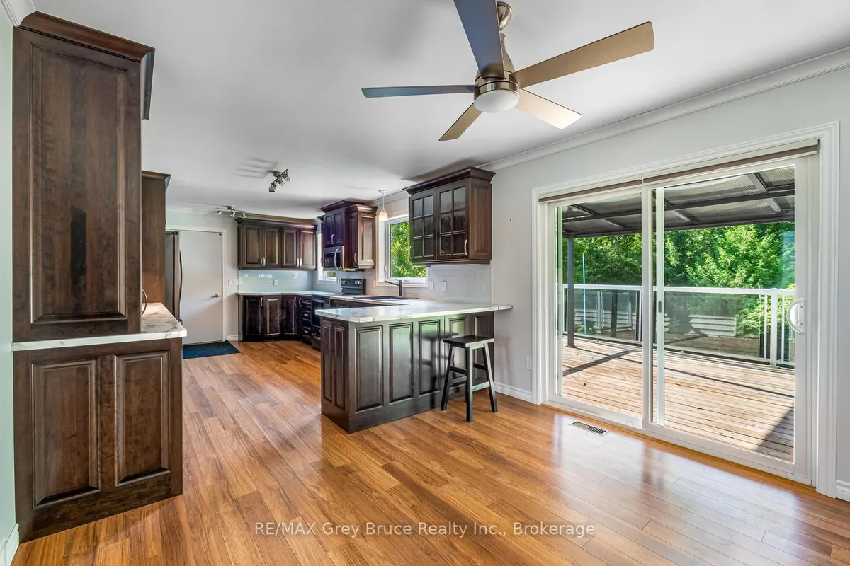 699 20TH Street, ON N4K 4E1